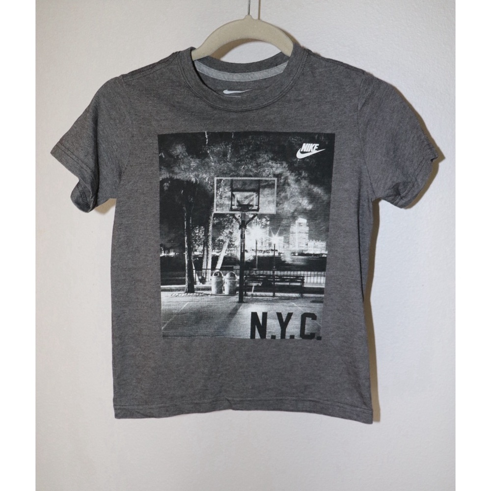 Kids Nike Tee Classic Basketball Court Graphic Shirt
